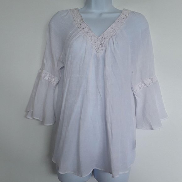 Iz Byer Tops - iZ Byer Boho Chic Blouse V-neck & Back Bel…